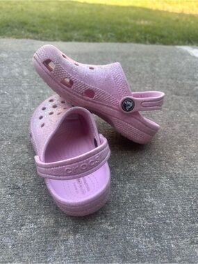 CROCS Kids Glitter Clogs in Light Pink